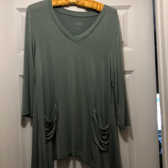 LOGO by Lori Goldstein Tops - Tunic length top with pockets LOGO by Lori Goldstein Tops - Tunic length top with pockets